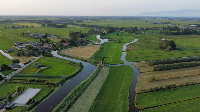 River pollution monitoring with satellite IoT